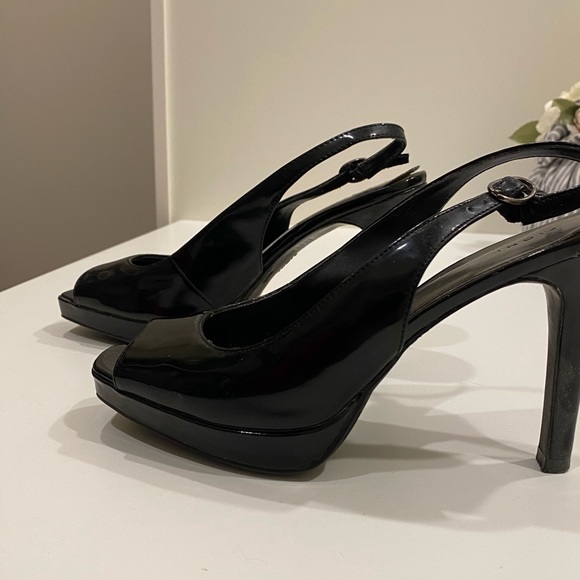 Black patent peeps - Picture 3 of 5